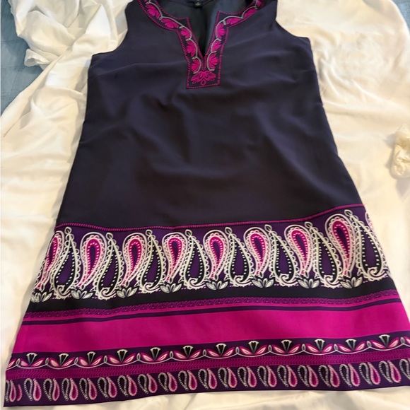 Banana Republic Black with Magenta and Cream Embroidered Shift Dress - Picture 6 of 7